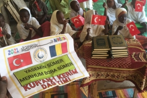 Afrika Kuran-ı kerim dağıtımı