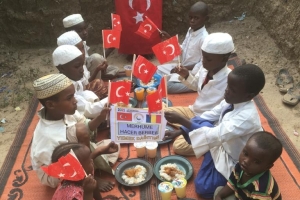 Afrika Yemek Dağıtımı