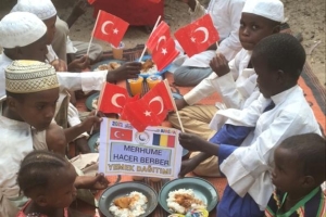 Afrika Yemek Dağıtımı