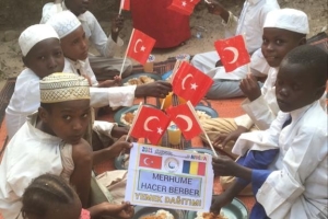 Afrika Yemek Dağıtımı