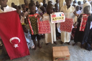 Afrika Çocuk Sevindirme