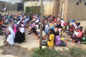 Mevlid-i Şerif çoçukları sevindirme meyve suyu büskivi dağıtımı