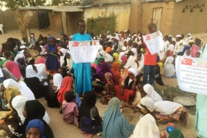 Mevlid-i Şerif çoçukları sevindirme meyve suyu büskivi dağıtımı