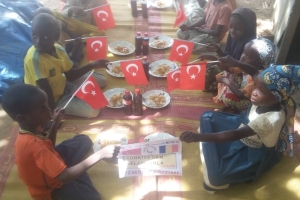 Türkiye'den Selamlar Yemek dağıtımı