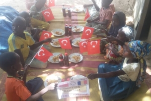 Türkiye'den Selamlar Yemek dağıtımı
