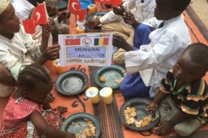 Afrika Yemek Dağıtımı