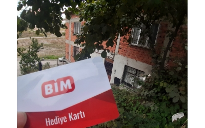 Market kartı BİM kart yardimlarimiz devam ediyor Okullar açılmadan önce yetim ve yoksul ailelerimize okul ve gıda alışverişleri için dağıtımda bulunduk 