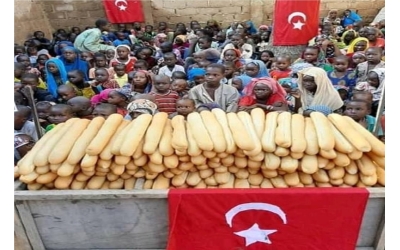 AFRİKA EKMEK DAĞITIMI