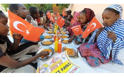 Orta Afrika Cumhuriyetinde yetim yoksul kardeslerimize yemek dağıtımı 2022