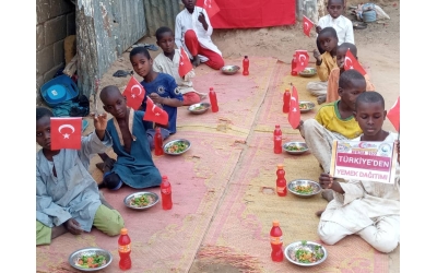 Afrika kıtası Nijer ülkesinde yoksul çocuklara Yemek dağıtımı 2022