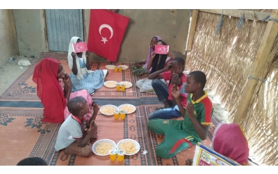 Afrika Malide yetim yoksul çocuklara yemek dağıtımı yapıldı 2022