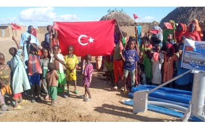 Küresel ısınmayla birlikte Kuraklığın arttığı Afrika'da bir su kuyumuzun daha açılışını yaptık.Afrikada susuz köylere can suyu olmaya devam ediyoruz