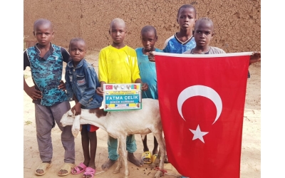 Afrika Kamerunun yoksul köylerindeki ailelere kurban eti dağıtımında bulunduk Ekim 2022