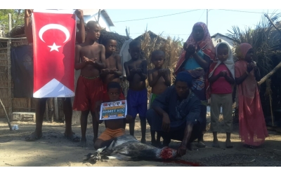 Afrika Madagaskar köylerinde hayırseverimiz adına şifa kurbanı kesilip yetim ve yoksul ailelere dağıtıldı Ekim 2022