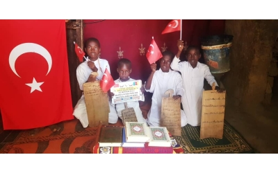 Afrika Kamerun'da Kuranikerim Dağıtımlarımız devam ediyor Yetimi yoksulu gozetenler uluslararası insani yardım ve eğitim derneği 