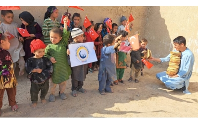 Bugün Afganistan Bölgesi'ndeki yetim ve yoksul çocuklara ekmek dağıtımında bulunduk Allah hayır sahiplerinden razı olsun