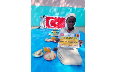 Afrika Çad bölgesinde yetim ve yoksul çocuklara yemek dağıtımı yapıldı Kasım 2022
