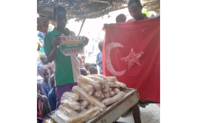 Afrika Nijerya bölgesinde yetim ve yoksul çocuklara ekmek dağıtımı yapıldı Kasım 2022 