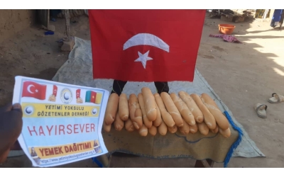 Kamerun'da ekmek dağıtımları mız devam ediyör