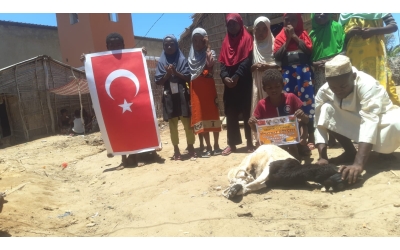 Afrika Madagaskar bölgesinde sağlık ve şükür için kurban kesimi yapılıp yoksul ailelere dagitildi