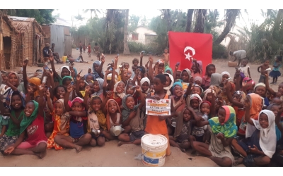 Afrika Madagaskar çocukları sevindirme çikolata dağıtımı Aralık 2022