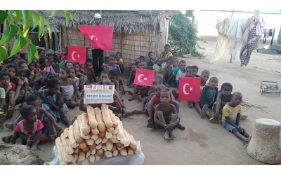 Afrika madagaskar ekmek dağıtımı 