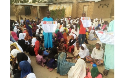 Afrikada Mevlid i şerif günü dolayısıyla Çocuklara büskivi ve meyve suyu ikram edildi