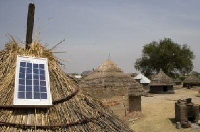 AFRİKA GÜNEŞ ENERJİLİ EV AYDINLATMA YENİLENEBİLİR ENERJİ