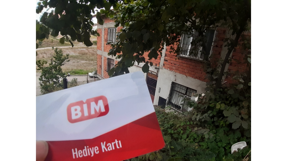Market kartı BİM kart yardimlarimiz devam ediyor Okullar açılmadan önce yetim ve yoksul ailelerimize okul ve gıda alışverişleri için dağıtımda bulunduk 