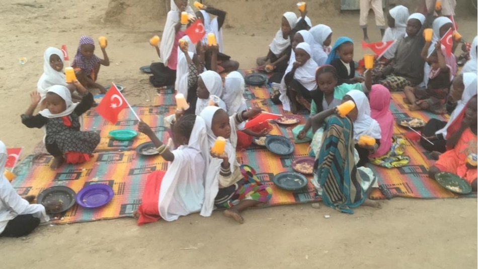 Afrika Çad yemek dağıtımı