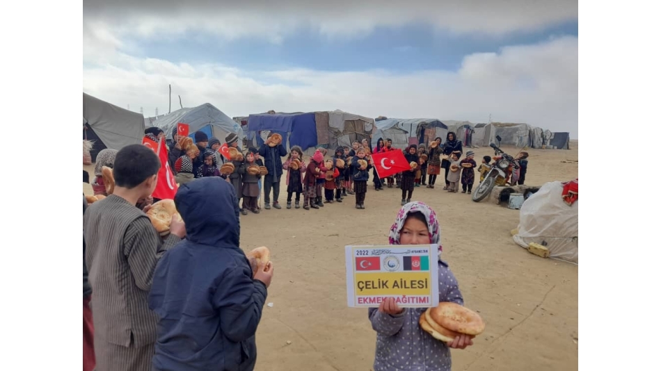 Afganistan çadırlar bölgesinde ekmek dağıtımı yaptık 2022