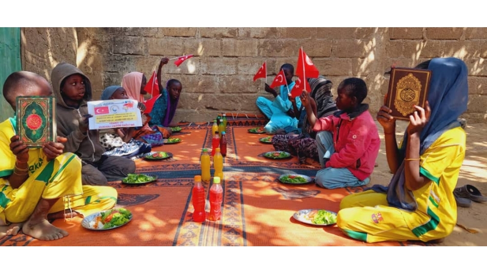 Afrika Mali Kuranı kerim ve Yemek dağıtım 2032