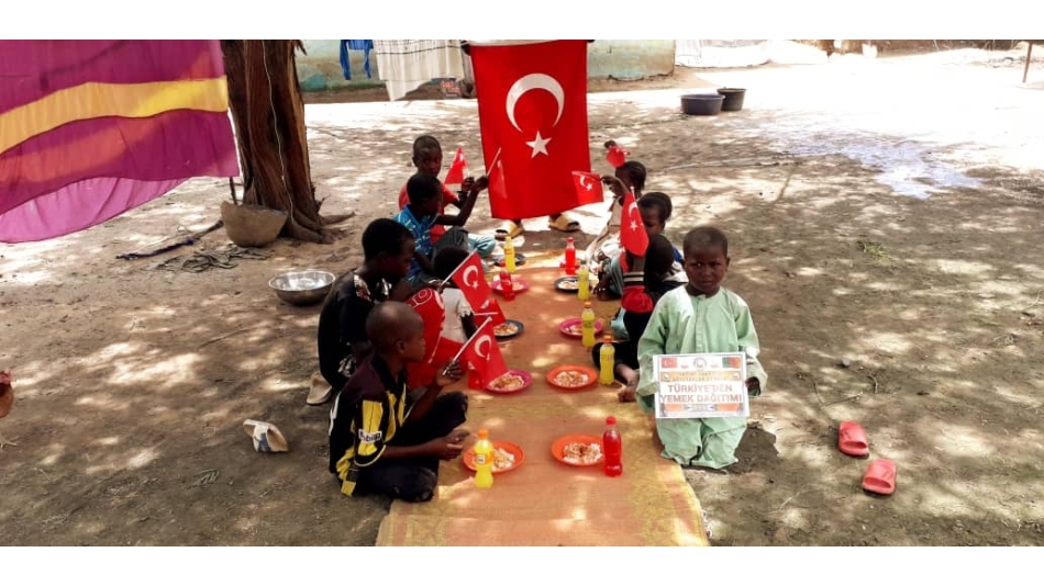 Afrika Kamerun yemek dağıtımı Eylül 2022 Yetimi yoksulu gozetenler derneği 