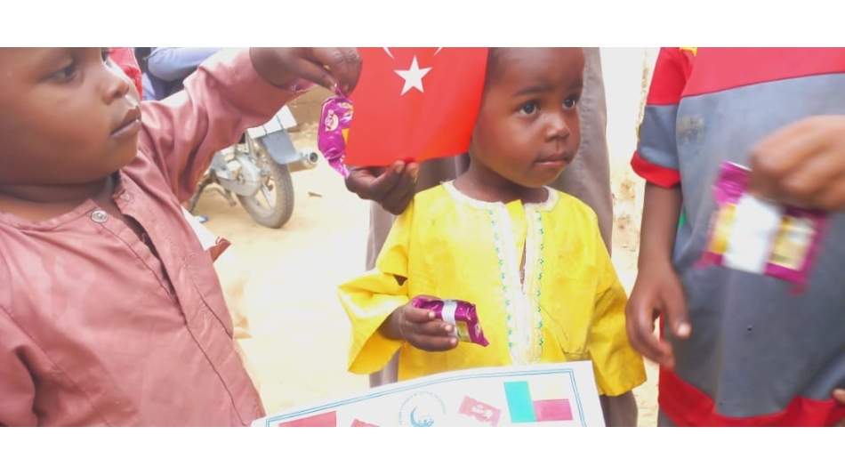Afrika BENİN'DE yetim yoksul çocuklara bisküvi dağıtımı Eylül 2022