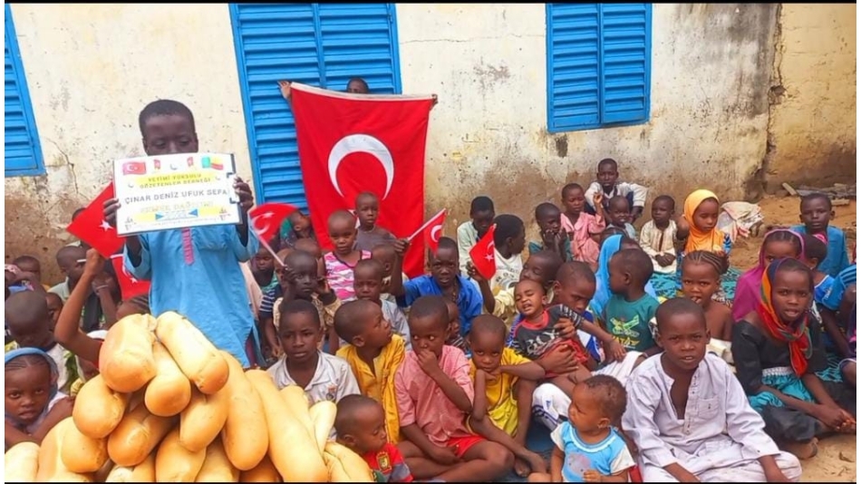 Afrika BENİN'DE yetim yoksul ailelere Ekmek Dağıtımı yapıldı Eylül 2022