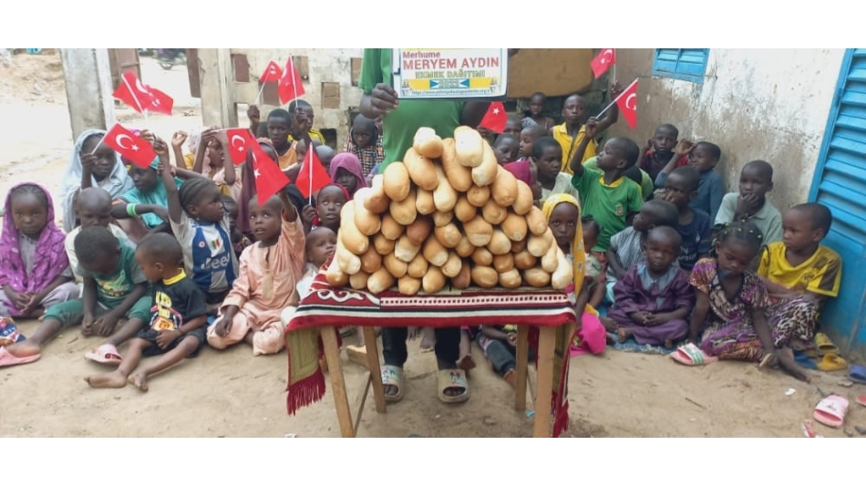 Ekmek dağıtımlarımız devam ediyor Bugün Afrika Benin de yetim ve yoksul ailelere dağıtıldı Eylül 2022