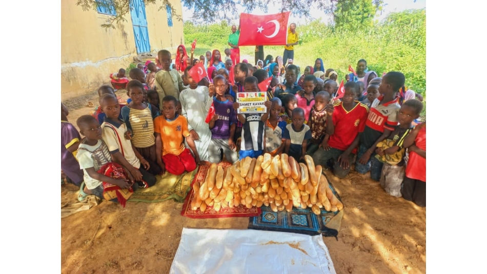 Afrika Benin'de yetim ve yoksul ailelere ekmek dağıtımı yapıldı Yetimi ve yoksulu gözetenler Derneği Eylül 2022