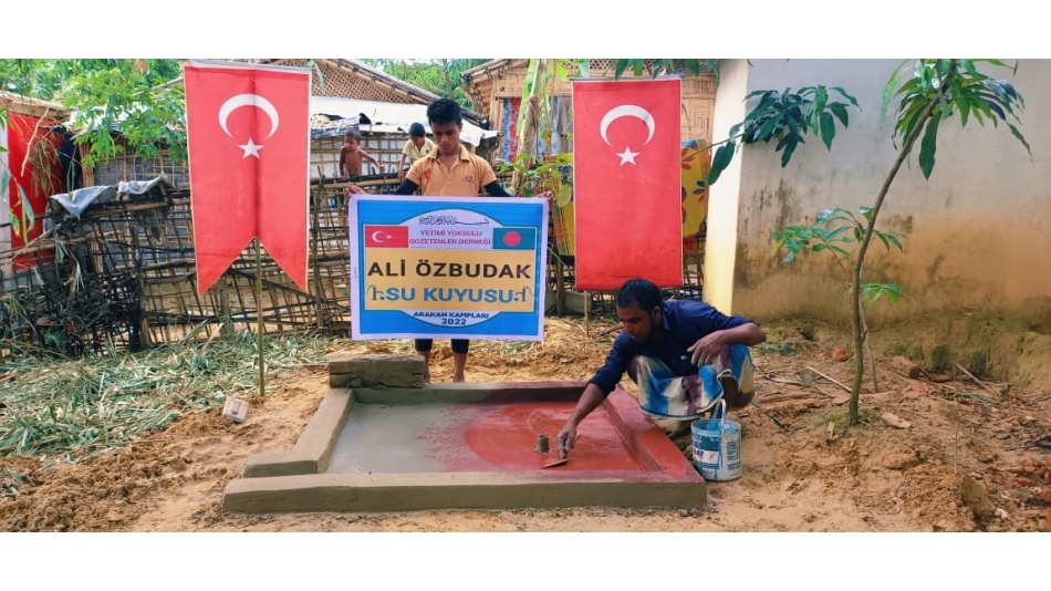 Ali özbudak su kuyusu Bangladeş Arakan kampları kuyu havuzu ve taşının yapilmasi Ekim 2022