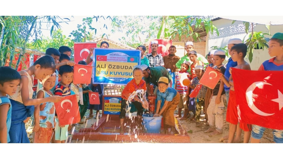 Bangladeş Arakan kamplarında Ali Õzbudak Camii bahçesi Su kuyusu açılışıni yaptık 