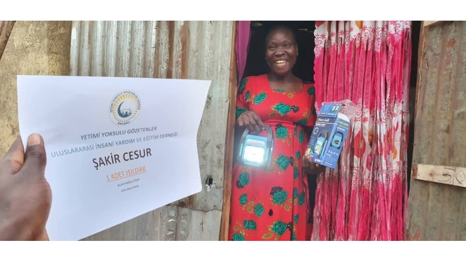 Afrika Uganda ışıldak dağıtım yapıldı 