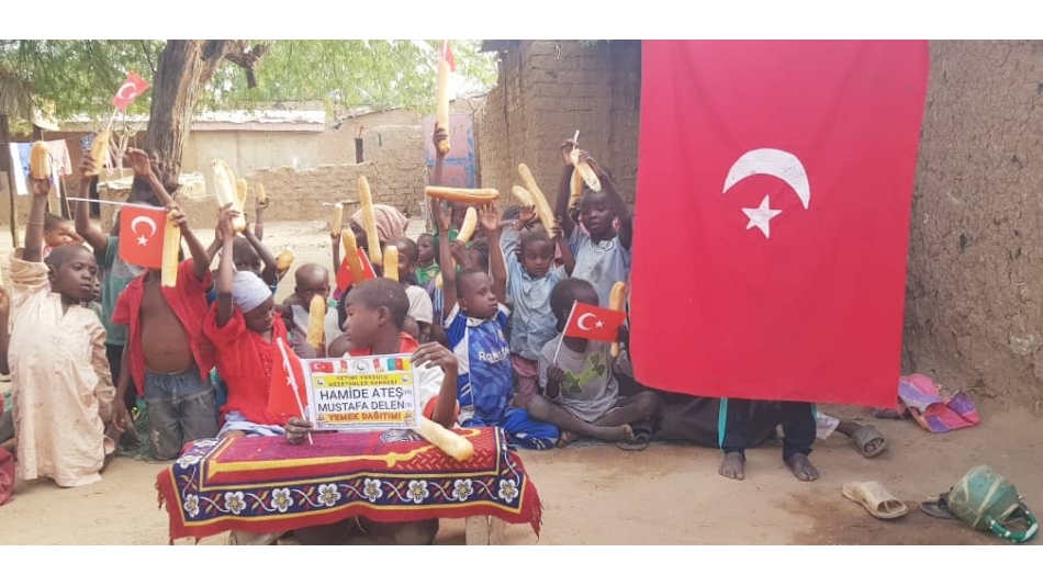 Afrika bölgesindeki ekmek dağıtımlarımız tüm hiziyla devam ediyor