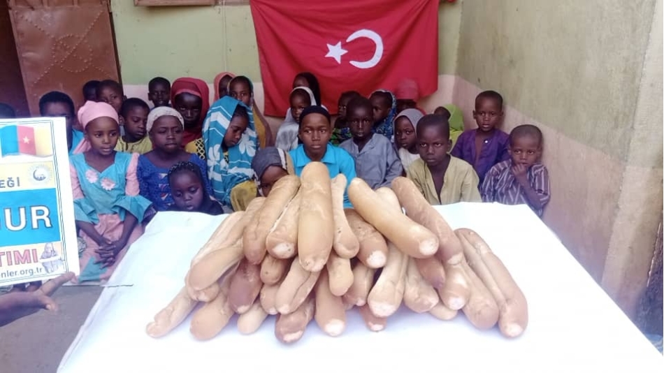 Afrika Kamerun ekmek dağıtımı 2022