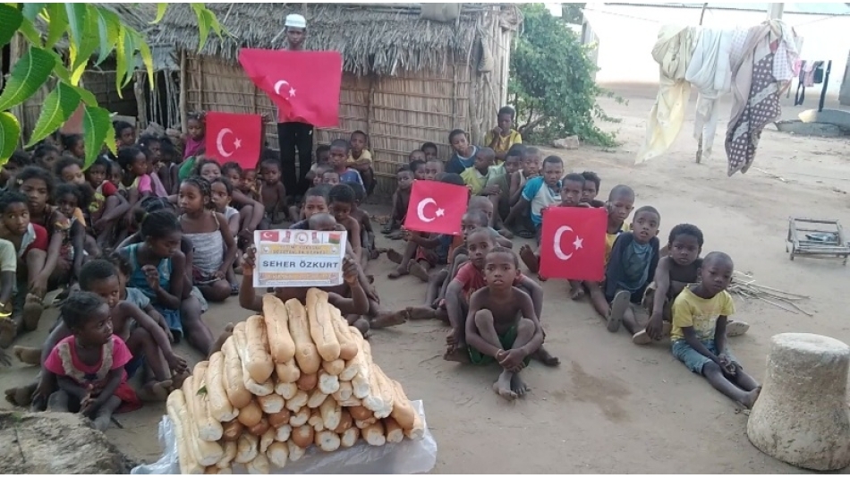 Afrika madagaskar ekmek dağıtımı 
