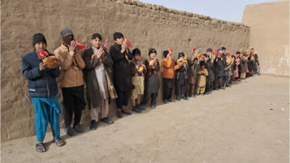 2023 yılının ilk yurtdışı faaliyetini Afganistan'da ekmek dağıtarak yaptık