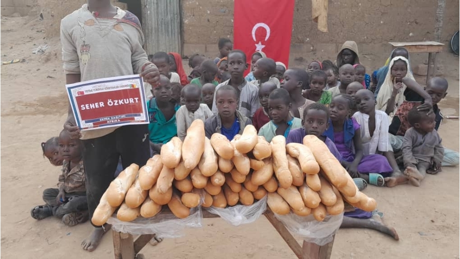 2023 yılının ilk ekmek dağıtımını Afrika Kamerun ülkesinde yaptik